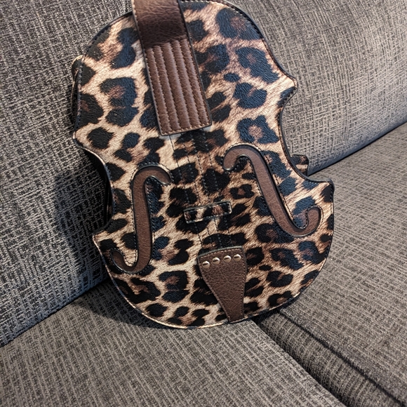 Leopard print guitar back pack/purse - Picture 3 of 5